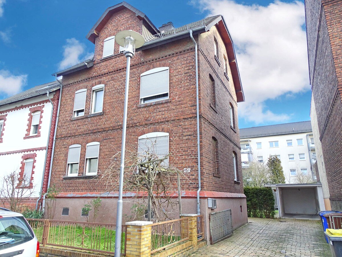 Mehrfamilienhaus zum Kauf 235.000 € 6 Zimmer 140 m²<br/>Wohnfläche 524 m²<br/>Grundstück Niedergirmes Wetzlar 35576