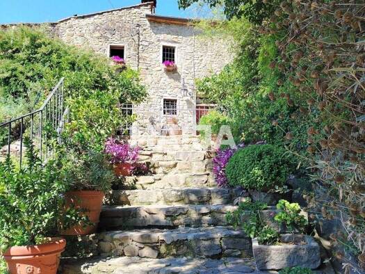 Villa zum Kauf 399.000 € 10 Zimmer 230 m² Pistoia Pistoia 51100