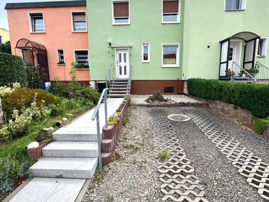 Haus zum Kauf 90.000 € 5 Zimmer 109,3 m² frei ab sofort Am Spoetplatz Neundorf Harth-Pöllnitz 07570