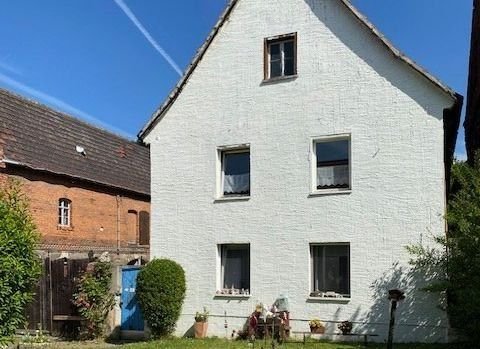 Haus zum Kauf 59.000 € 11 Zimmer 244 m²<br/>Wohnfläche 3.000 m²<br/>Grundstück Brunnengasse 39 Burkersroda Balgstädt 06632