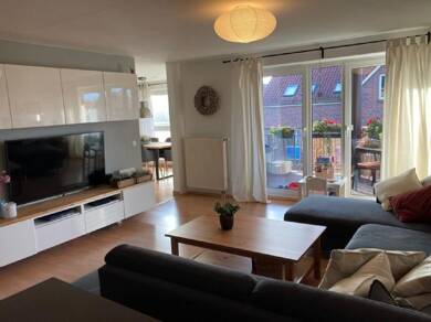 Wohnung zur Miete 750 € 3 Zimmer 87 m² 2. Geschoss frei ab 01.09.2025 Leer Leer 26789