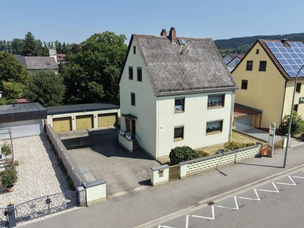 Mehrfamilienhaus zum Kauf 232.000 € 9 Zimmer 168 m² 743 m² Grundstück Weiden Weiden in der Oberpfalz 92637