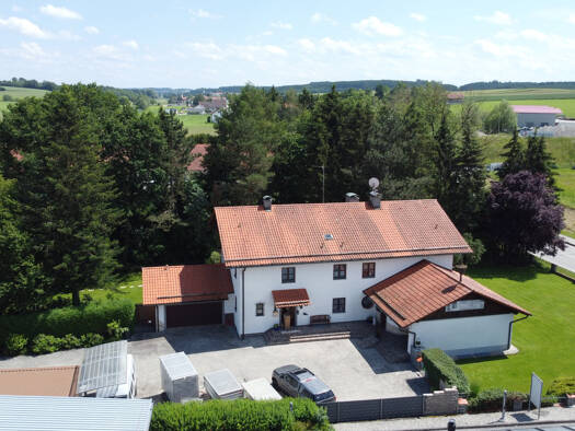 Haus zum Kauf 10 Zimmer 266,3 m² 2.098 m² Grundstück Egglkofen 84546
