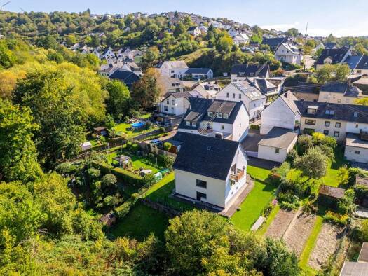 Einfamilienhaus zum Kauf 305.000 € 5 Zimmer 147 m² 728 m² Grundstück Waldrach 54320