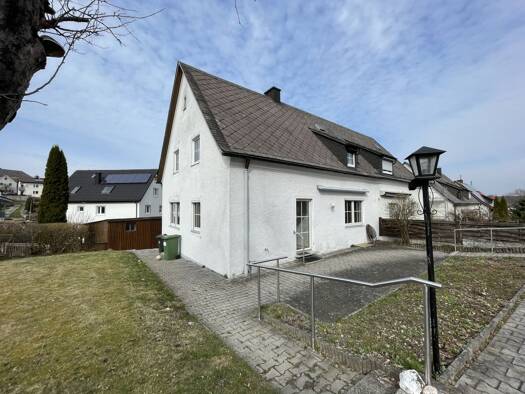 Doppelhaushälfte zum Kauf 189.000 € 5 Zimmer 85 m² 513 m² Grundstück Erbendorf 92681