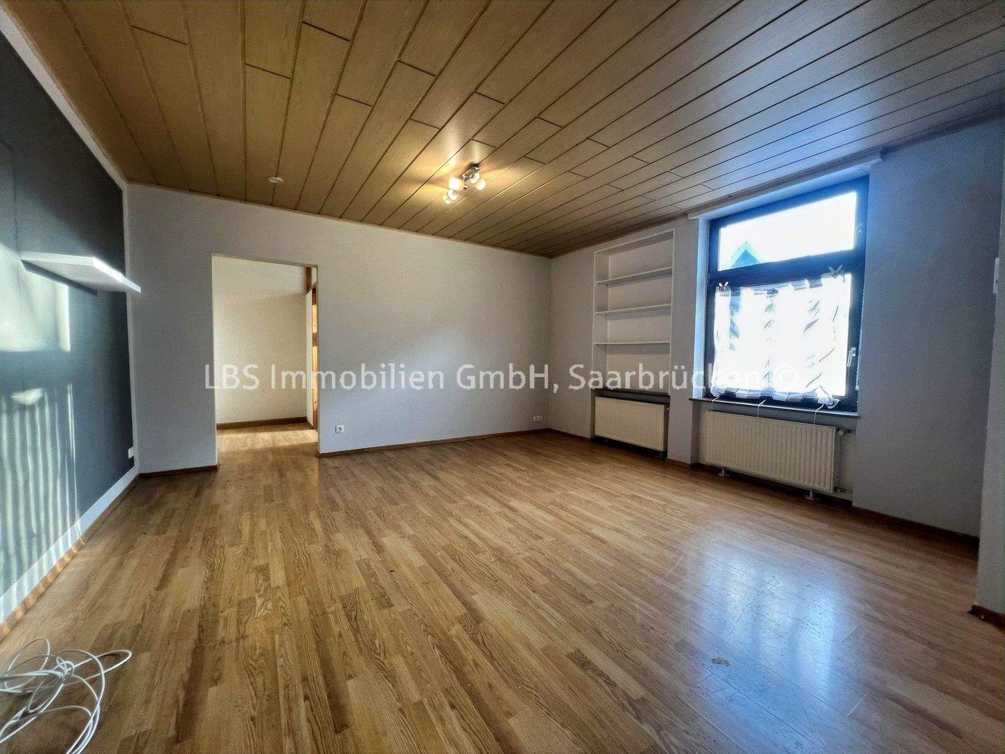 Immobilie in Schiffweiler - Gepflegtes 3- Familienhaus mit großem Grundstück auch ideal als Kapitalanlage - Bild 1