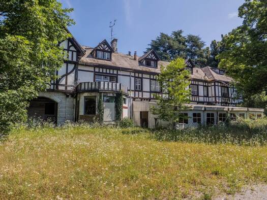 Haus zum Kauf 6.000.000 € 5.090 m² 350.000 m² Grundstück Casorate Sempione