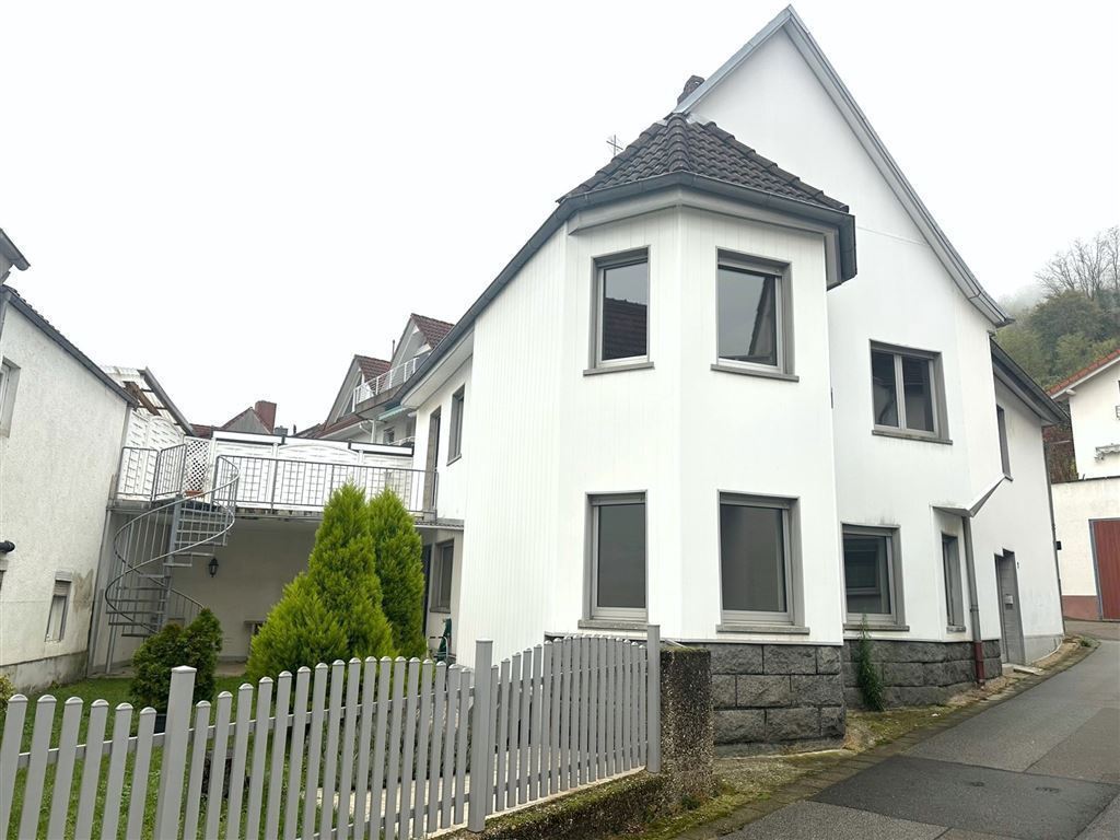 Einfamilienhaus zum Kauf 358.000 € 8 Zimmer 173 m²<br/>Wohnfläche 214 m²<br/>Grundstück ab sofort<br/>Verfügbarkeit Sulzbach Weinheim , Bergstr 69469