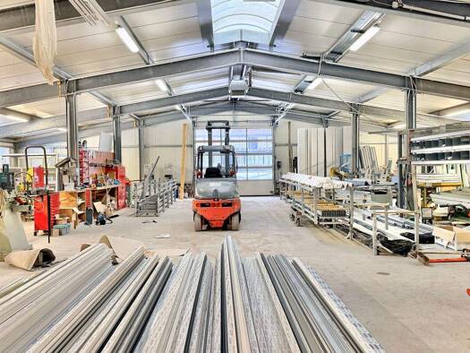 Produktionshalle zum Kauf 890 m² Lagerfläche teilbar ab 335 m² Innenhafen Wilhelmshaven 26389