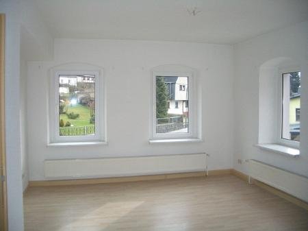 Wohnung zur Miete 240 € 2 Zimmer 61 m²<br/>Wohnfläche 2.<br/>Geschoss ab sofort<br/>Verfügbarkeit Wesenitzweg 7 Ringenhain Steinigtwolmsdorf 01904