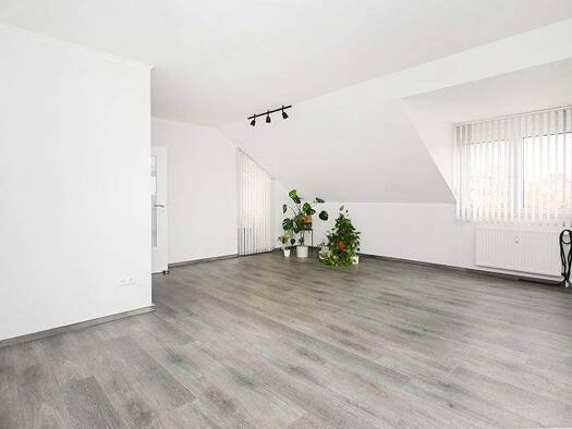 Wohnung zur Miete 940 € 2,5 Zimmer 98 m² 1. Geschoss Letter Seelze 30926