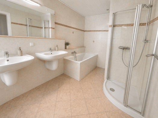 Wohnung zur Miete 460 € 3 Zimmer 92,4 m² 2. Geschoss Greiz Greiz 07973