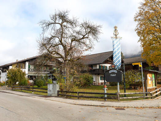 Hotel zum Kauf 2.749.000 € 56 Betten 400 m² Gastrofläche Mühldörfl Farchant 82490