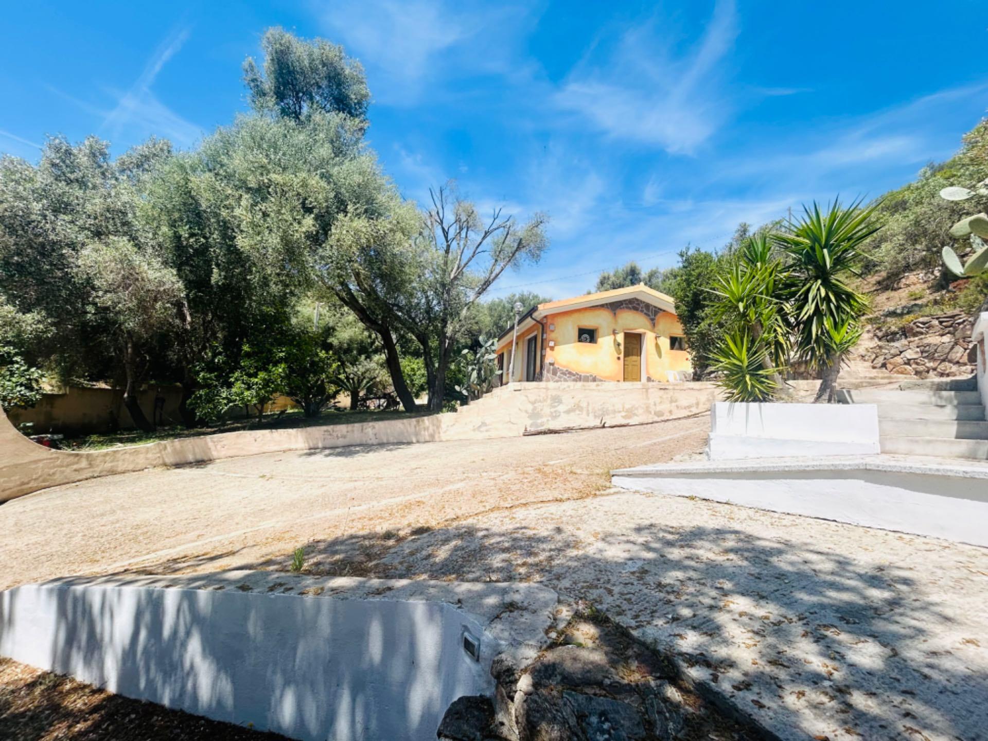 Haus zum Kauf 770.000 € 10 Zimmer 300 m²<br/>Wohnfläche 10.000 m²<br/>Grundstück Casagliana - Sardinien 07026