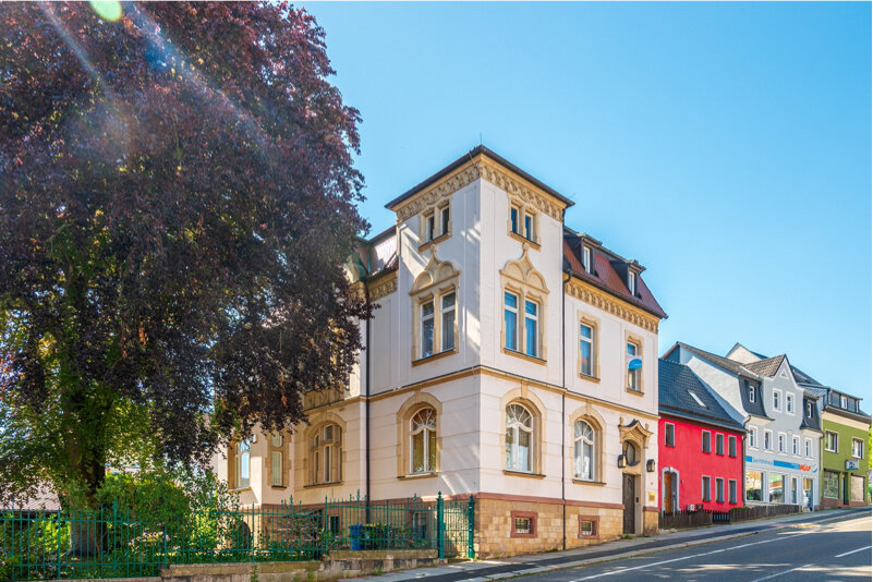 Villa zum Kauf 295.000 € 10 Zimmer 240 m²<br/>Wohnfläche 800 m²<br/>Grundstück Lungwitzer Str. 30 Hohenstein-Ernstthal Hohenstein-Ernstthal 09337