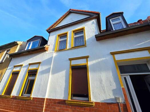 Reihenmittelhaus zum Kauf 25.000 € 7 Zimmer 180 m² 207 m² Grundstück Köthen Köthen (Anhalt) 06366