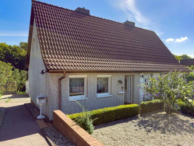 Doppelhaushälfte zum Kauf 249.000 € 2 Zimmer 50 m² 858 m² Grundstück Scharbeutz 23683