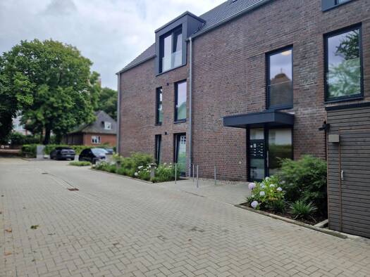 Wohnung zur Miete 935 € 2 Zimmer 69,2 m² Husum 25813