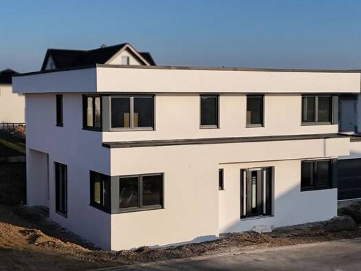 Einfamilienhaus zur Miete 2.200 € 6 Zimmer 220 m² 620 m² Grundstück frei ab 01.04.2026 Wiesentheid 97353