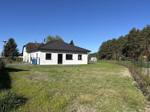 Einfamilienhaus zur Miete 1.300 € 4 Zimmer 100 m² 775 m² Grundstück frei ab sofort Pulspforde Zerbst/Anhalt 39264