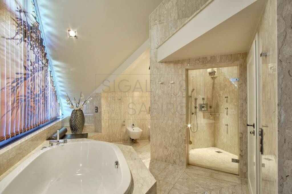 Property thumbnail 12