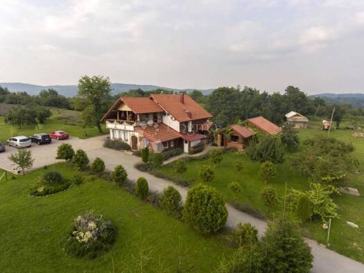 Haus zum Kauf 680.000 € 22 Zimmer 350 m² Lipovac, Rakovica Rakovica