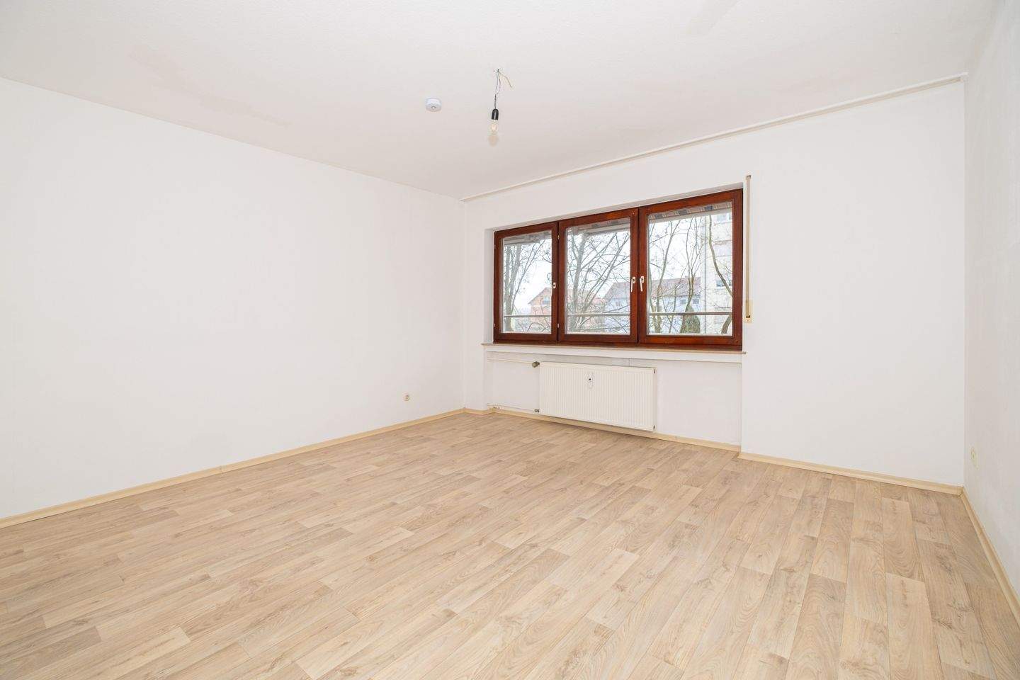 Immobilie in Bad Königshofen im Grabfeld - 3 Zimmer mit Wohlfühlcharakter und Blick ins Grüne - Bild 2