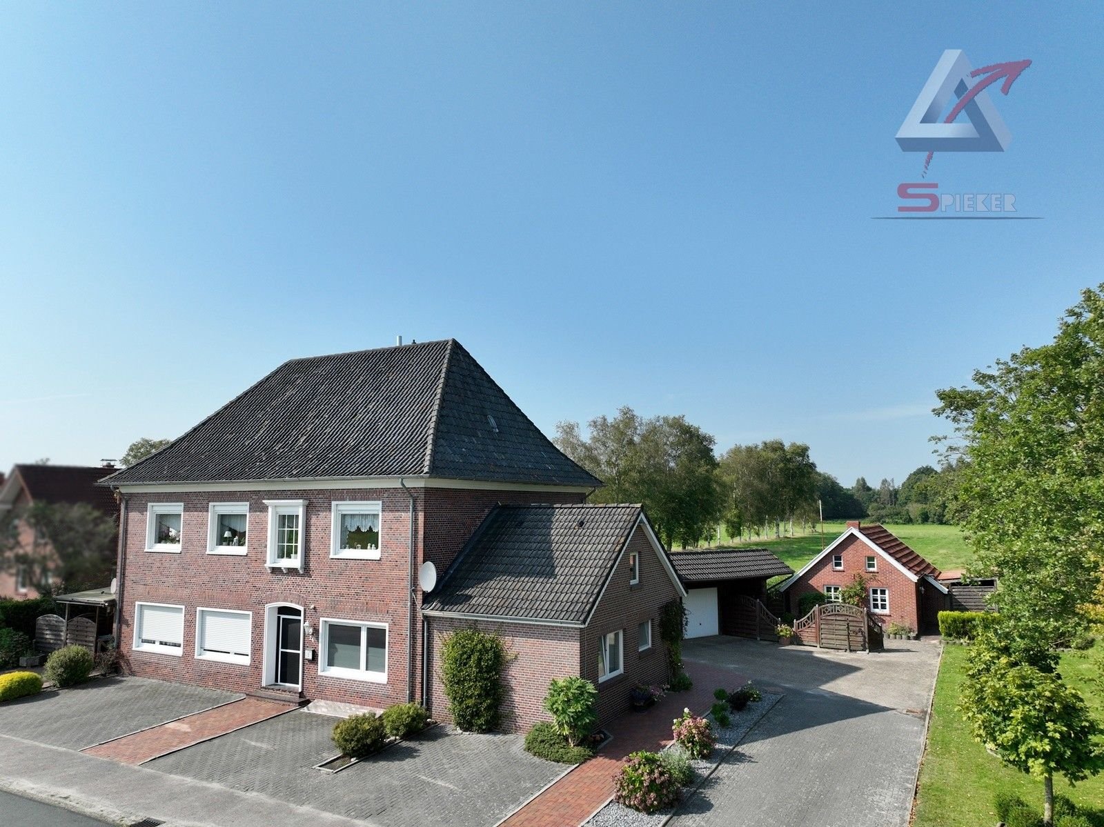 Mehrfamilienhaus zum Kauf 349.000 € 9 Zimmer 258 m²<br/>Wohnfläche 1.740 m²<br/>Grundstück Jübberde Uplengen / Jübberde 26670