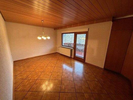 Wohnung zur Miete 950 € 5 Zimmer 130 m² 1. Geschoss frei ab sofort Järkendorfer Str. 10 Eichfeld Volkach 97332