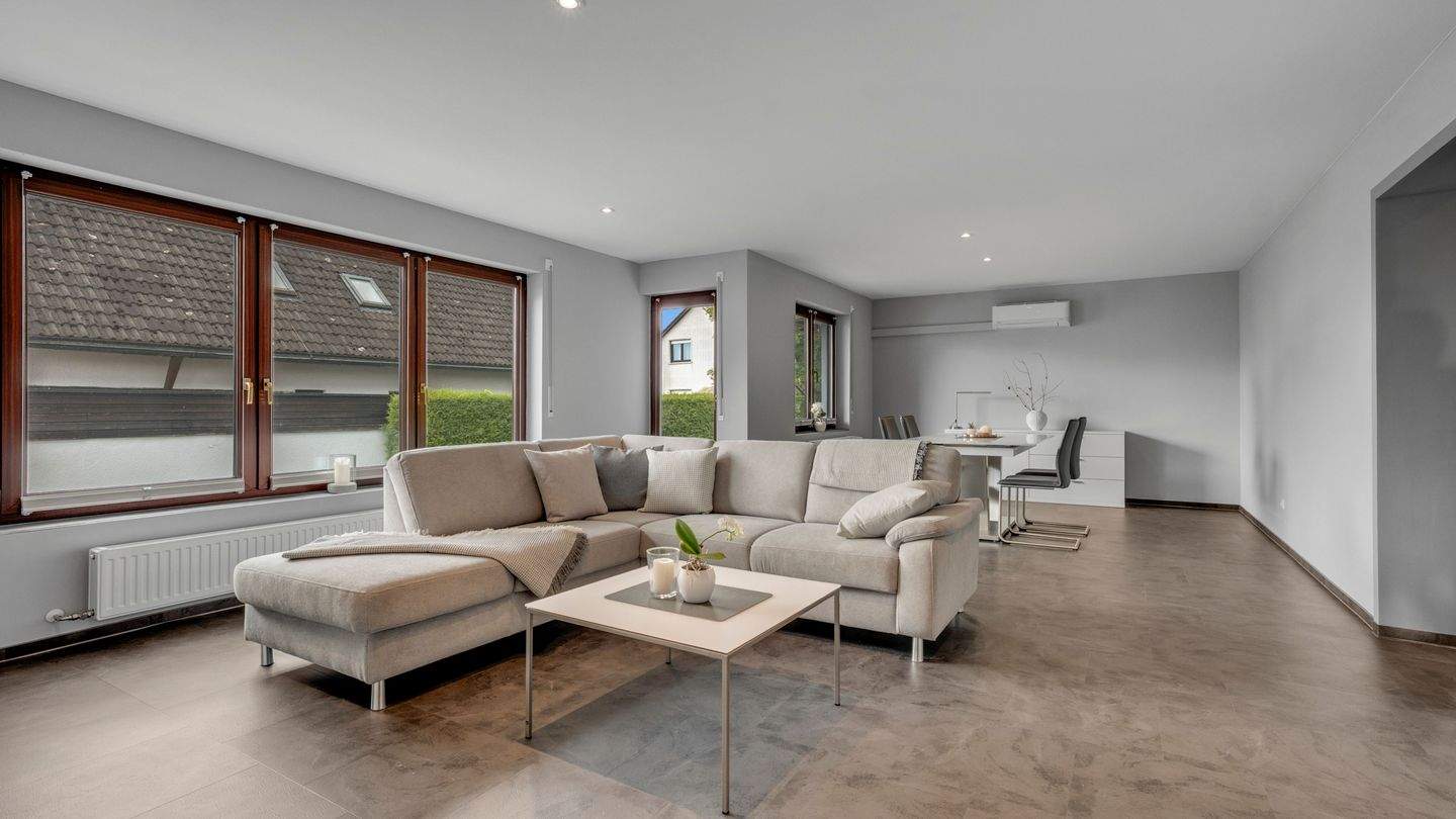 Immobilie in Eckersdorf - Hochwertig Renoviert! Großzügiges Zweifamilienhaus in ruhiger Lage mit traumhaftem Garten - Bild 4