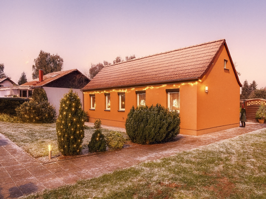 Haus zum Kauf 348.000 € 4 Zimmer 90 m² 1.553 m² Grundstück frei ab sofort Neustadt Brandenburg 14776