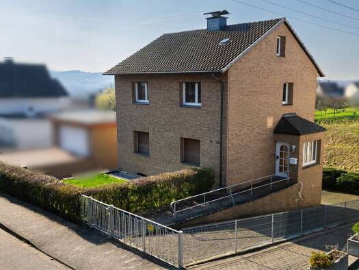 Einfamilienhaus zum Kauf 230.000 € 6 Zimmer 108 m² 1.244 m² Grundstück Neheim-Hüsten Arnsberg 59755