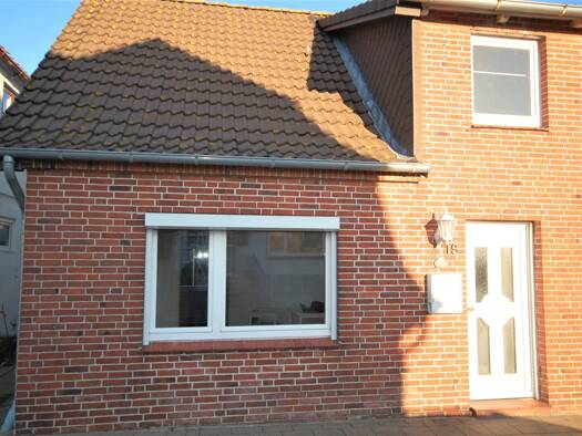 Doppelhaushälfte zur Miete 710 € 3,5 Zimmer 70 m² 115 m² Grundstück frei ab sofort Rosenstraße 18 Wesselburen 25764