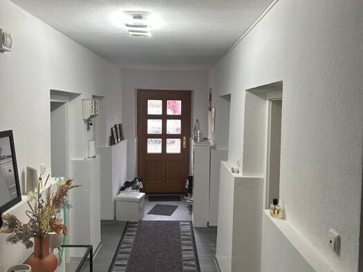 Einfamilienhaus zur Miete 1.350 € 5,5 Zimmer 125 m² 165 m² Grundstück frei ab 01.09.2026 Lauterhofen Lauterhofen 92283