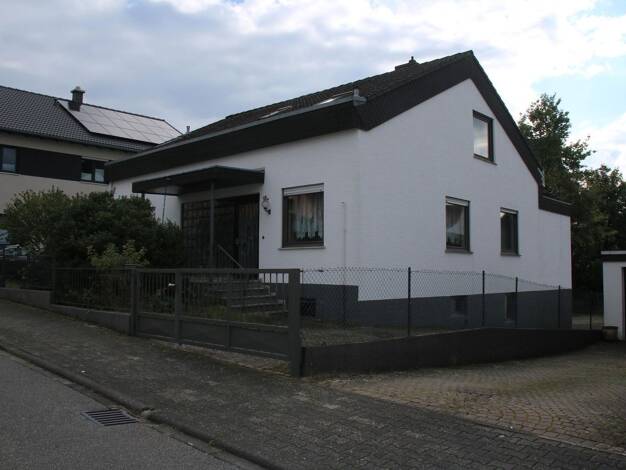 Einfamilienhaus zur Miete 1.500 € 7 Zimmer 165 m² 585 m² Grundstück Ingelheim 55218