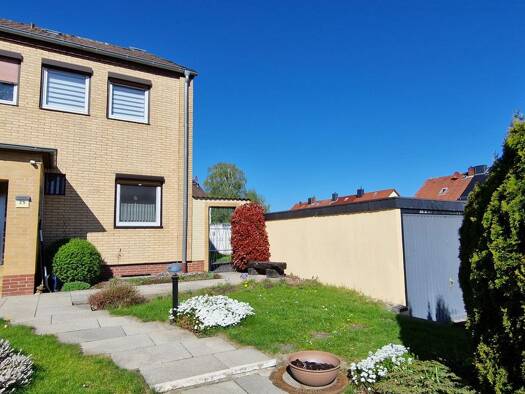 Doppelhaushälfte zum Kauf 82.000 € 4 Zimmer 87,9 m² 401 m² Grundstück Schöningen Schöningen 38364
