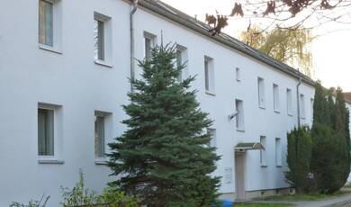 Wohnung zur Miete 230 € 2 Zimmer 39 m² Dachgeschoss, 2. Geschoss frei ab sofort Merseburger Straße 11 Lunstädt Braunsbedra 06242