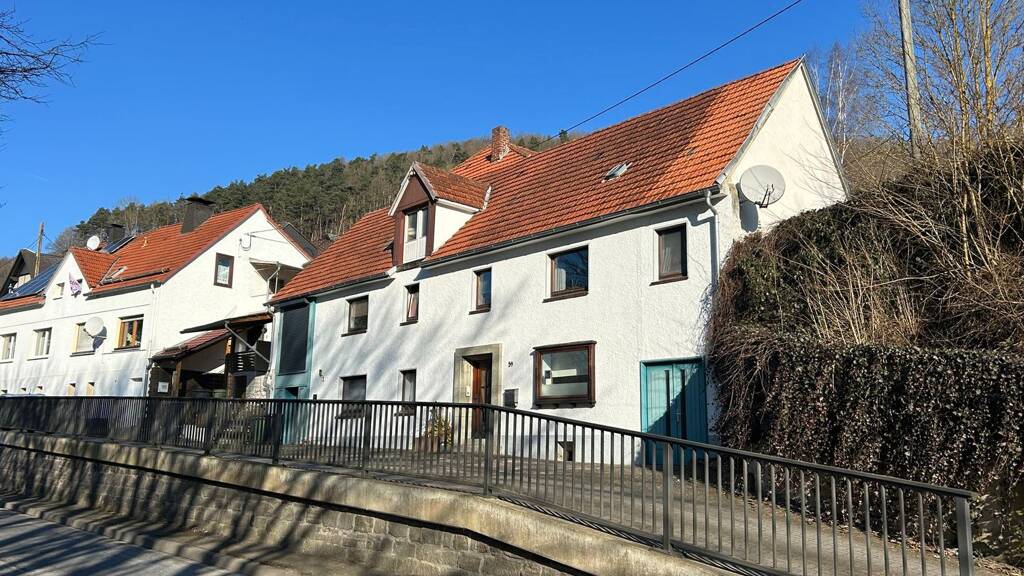 Haus zum Kauf 139.000 € 6 Zimmer 140 m² 1.019 m² Grundstück Beringhausen Marsberg / Beringhausen 34431