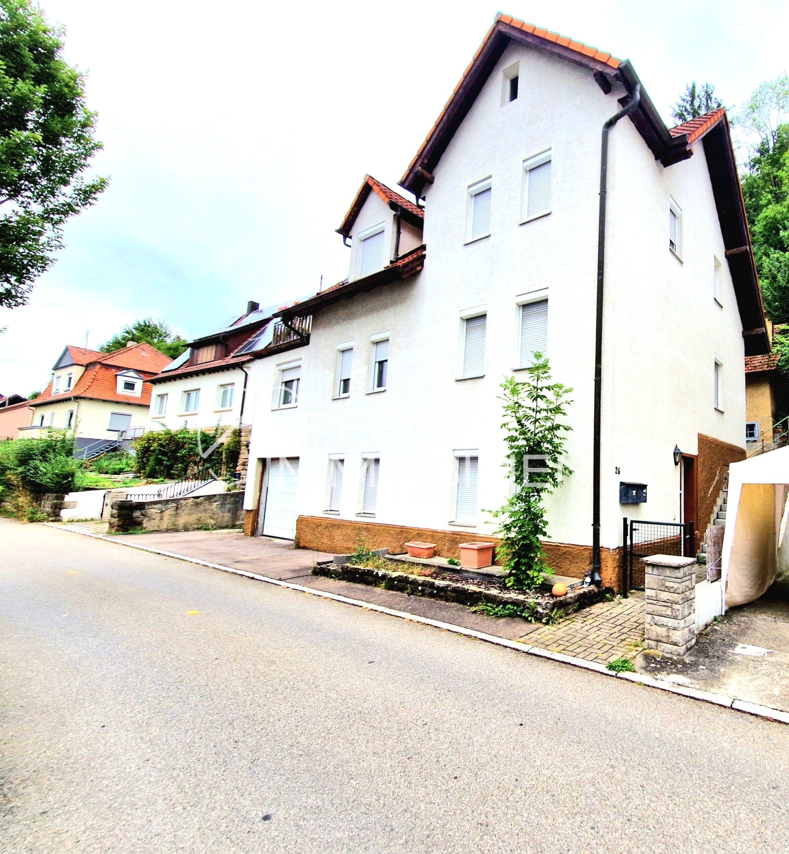 Mehrfamilienhaus zum Kauf 449.000 € 7 Zimmer 192,9 m²<br/>Wohnfläche Bad Urach Bad Urach 72574