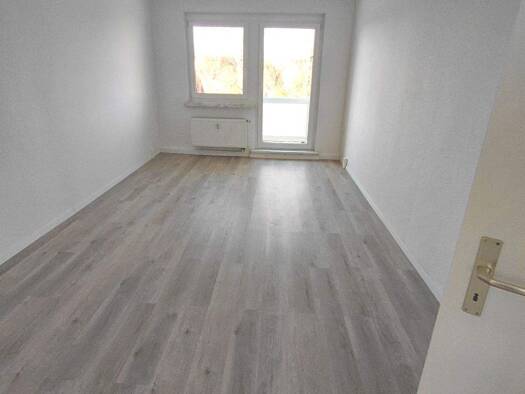 Wohnung zur Miete 331 € 1 Zimmer 59 m² EG frei ab sofort Magdeborner Str 29 Borna 04552