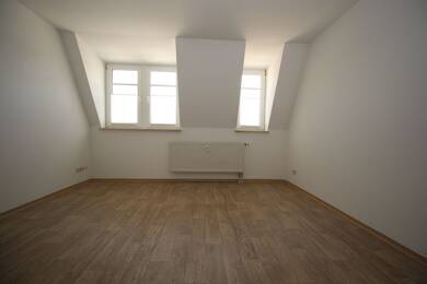 Wohnung zur Miete 314 € 2 Zimmer 59,2 m² Dachgeschoss, 3. Geschoss Geibelstraße 42 Haselbrunn Plauen 08525