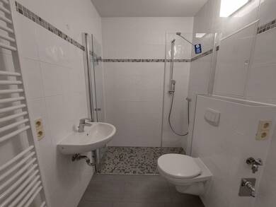 Wohnung zur Miete 304 € 2 Zimmer 49,1 m² 1. Geschoss frei ab 15.07.2025 Am Himmelreich 76 Wahlbezirk 76 Suhl 98527