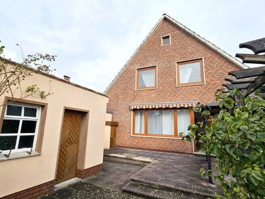 Einfamilienhaus zum Kauf provisionsfrei 360.000 € 6 Zimmer 134 m² 1.096 m² Grundstück frei ab sofort Brendel/Adelheide Delmenhorst 27755