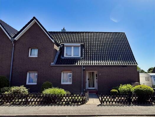 Doppelhaushälfte zum Kauf provisionsfrei 379.000 € 6,5 Zimmer 150 m² 1.110 m² Grundstück Kücknitz Kücknitz 23569