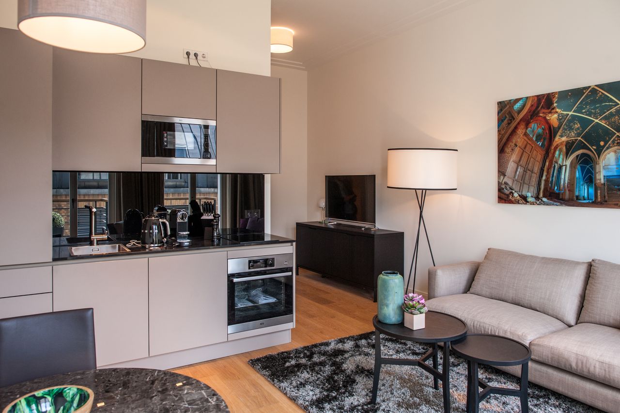 Studio zur Miete 929 € 1 Zimmer 47 m²<br/>Wohnfläche Ratinger Straße Altstadt Düsseldorf 40213