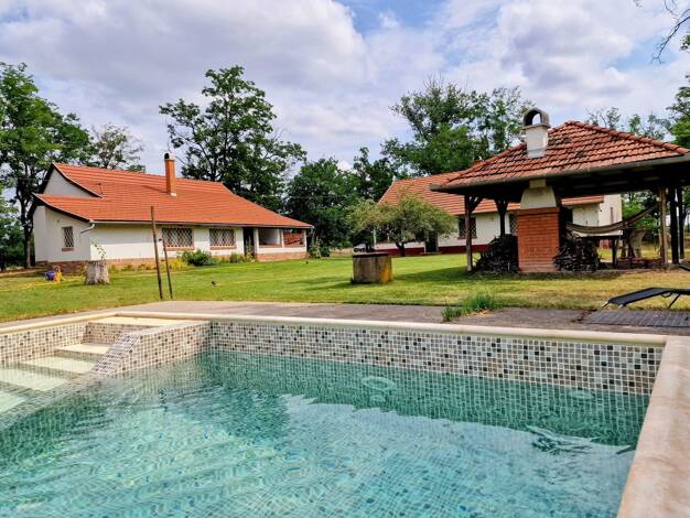 Bauernhaus zum Kauf 182.000 € 4 Zimmer 145 m² 6.000 m² Grundstück im Ausenbereich Bugac 6114
