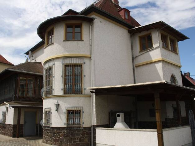 Haus zum Kauf 650.000 € 12 Zimmer 250 m² 1.400 m² Grundstück frei ab sofort Heidenau 01809