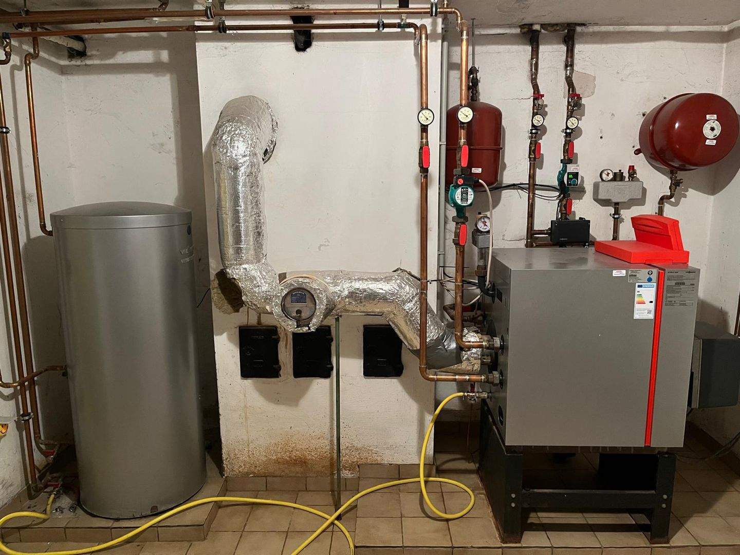 Immobilie in Maßbach - Viel Raum zum Leben – Zweifamilienhaus mit Nebengebäude auf großem Grundstück in ruhiger Randlage von Maßbach - Bild 1