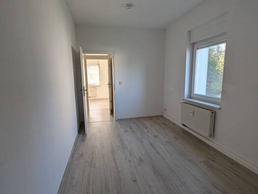 Wohnung zur Miete 599 € 3 Zimmer 69 m² 1. Geschoss frei ab 01.02.2026 Leulitzer Str. 8 Bennewitz 04828