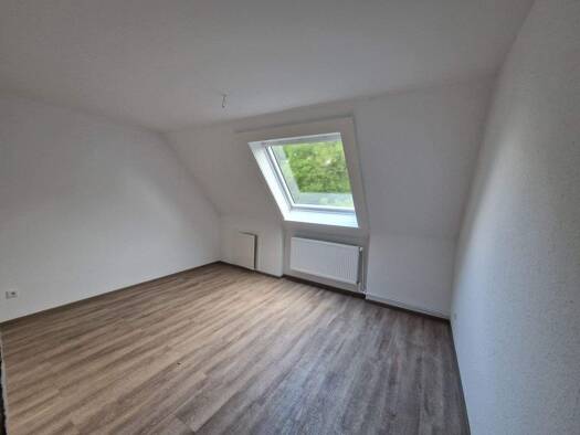 Wohnung zur Miete 570 € 3 Zimmer 76 m² 2. Geschoss frei ab sofort Werdumer Straße 106 Altengroden Wilhelmshaven 26386